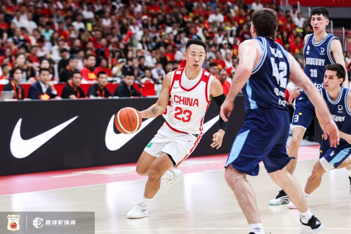 中国男篮亚运会名单：贺希宁因腰伤缺席 王俊杰、胡金秋在列