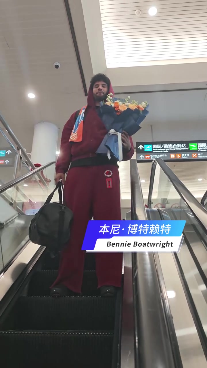 新援就位！达里尔·梅肯、本尼·博特赖特顺利抵达厦门